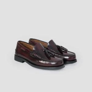 Mocasín con borlas burdeos
