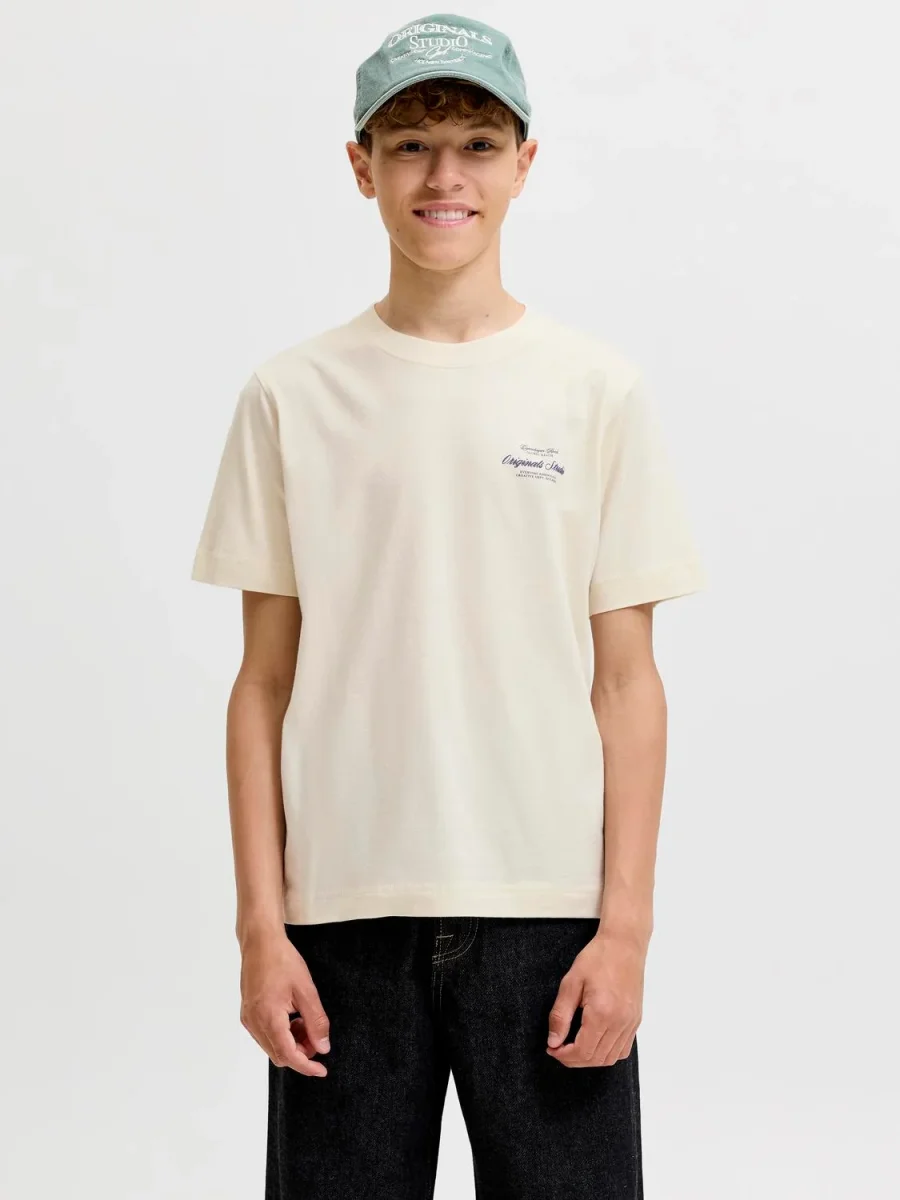 CAMISETA RELAXED BORDADA NORREBRO JNR - Antique White Print:AW 26
