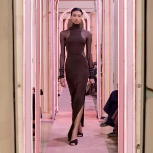 Vestido red carpet con transparencias