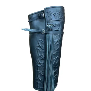 Bota fina de cuero modelo recto con dibujo de gancho