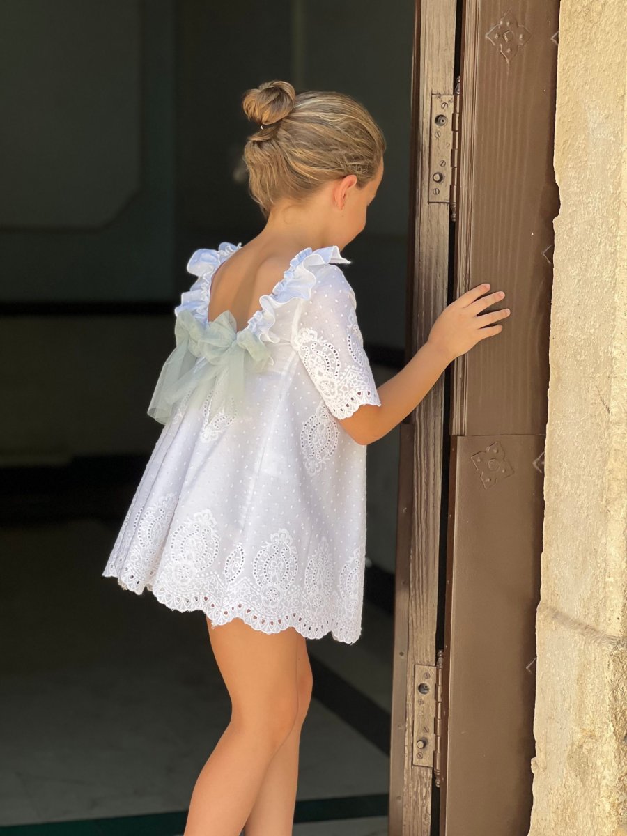 VESTIDO PLUMETI BORDADO CON NIDO DE ABEJA - Imagen 2