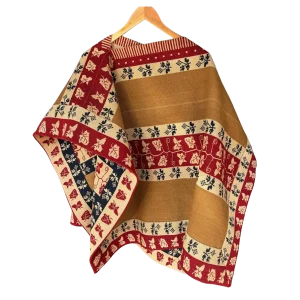 Chamanto de Lana en Tonos Beige con Motivos Rojos y Azules