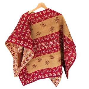 Chamanto de lana reversible con motivos geométricos y figuras tradicionales