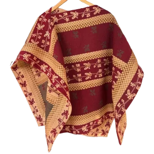 Chamanto de lana en tonos burdeos y beige con motivos tradicionales