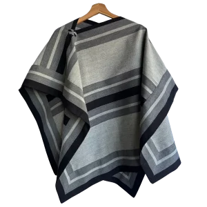 Manta Fina de Lana Gris con Franjas Alternadas en Negro