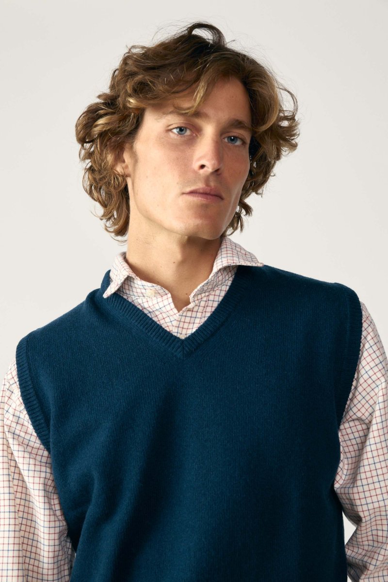 Chaleco Cuello Pico Lambswool - Azul Petróleo - Imagen 3