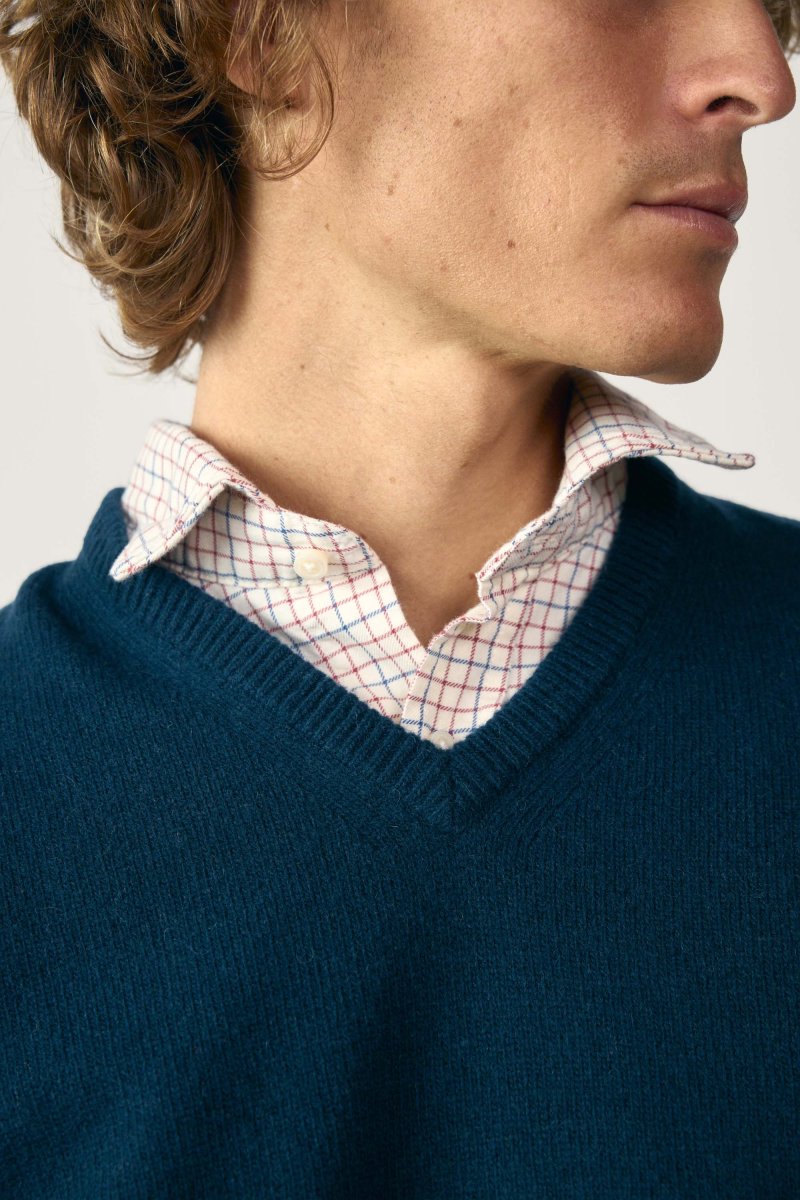 Chaleco Cuello Pico Lambswool - Azul Petróleo - Imagen 4