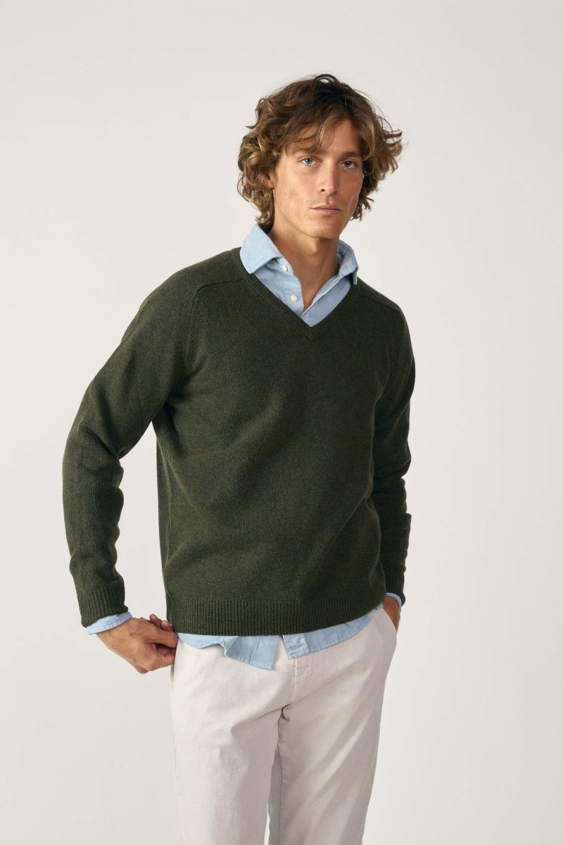 Jersey Cuello Pico Lambswool - Verde Caza - Imagen 2