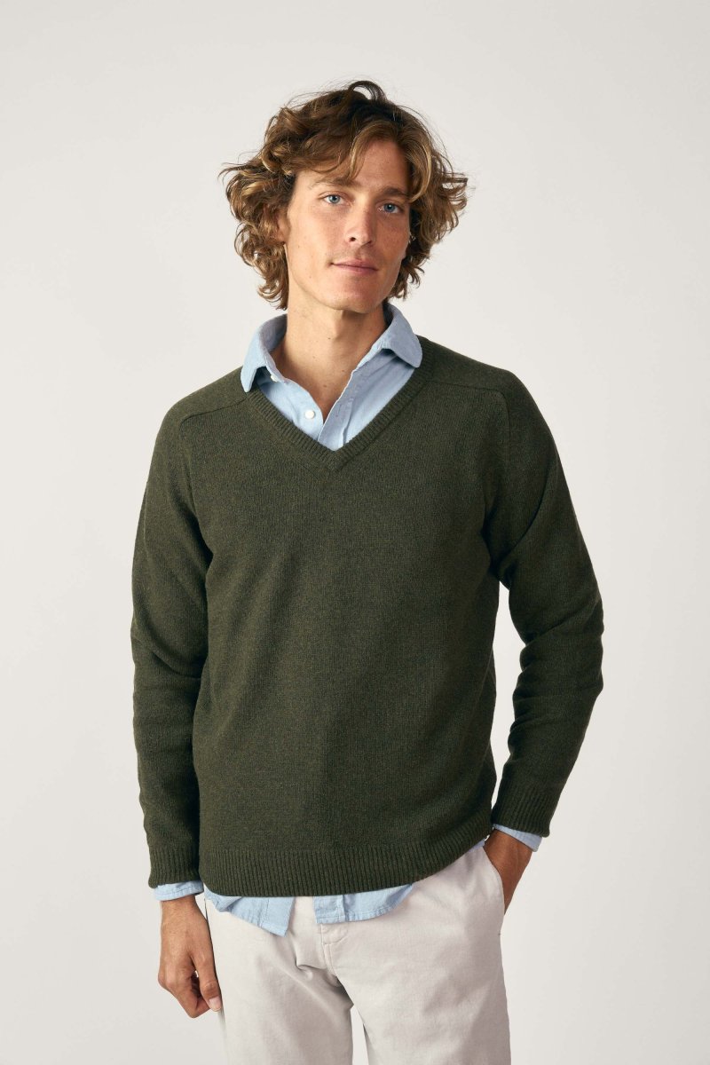 Jersey Cuello Pico Lambswool - Verde Caza - Imagen 4