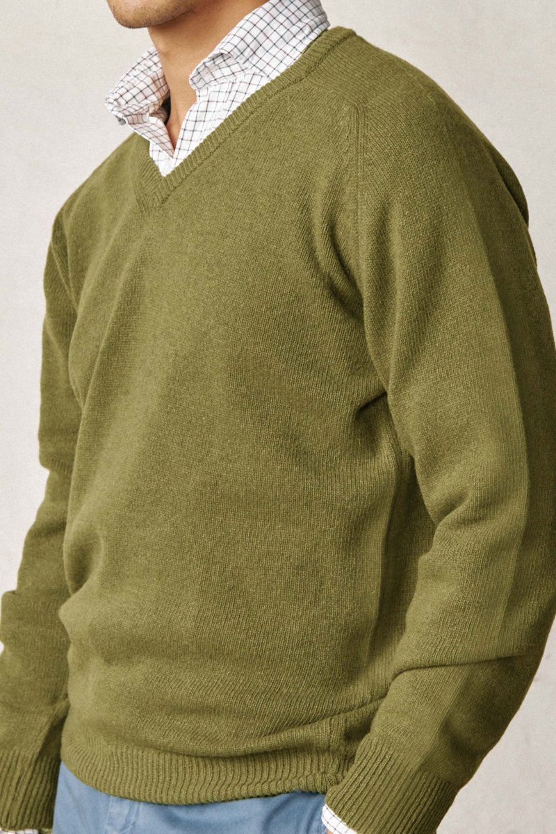 Jersey Cuello Pico Lambswool - Verde Khaki - Imagen 3