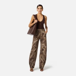 Pantalón denim de drill con estampado cocodrilo
