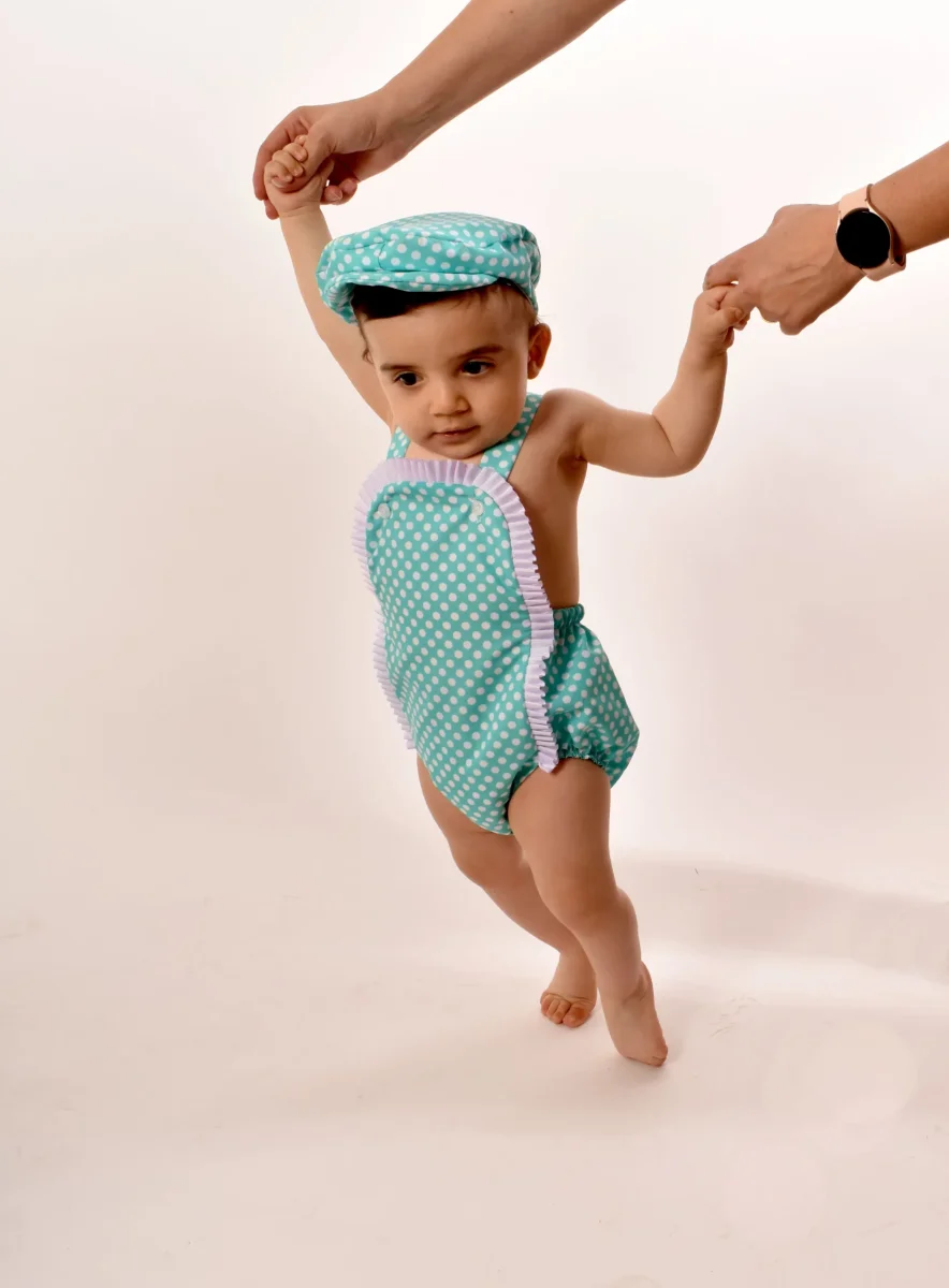 Ranita Verde Lunares Con Gorra Modelo Carlos