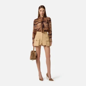 Short de gabardina de algodón con bolsillos grandes