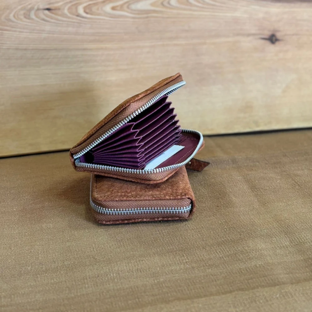 Billetera Acordeón de Cuero de Carpincho para Mujer - Imagen 4