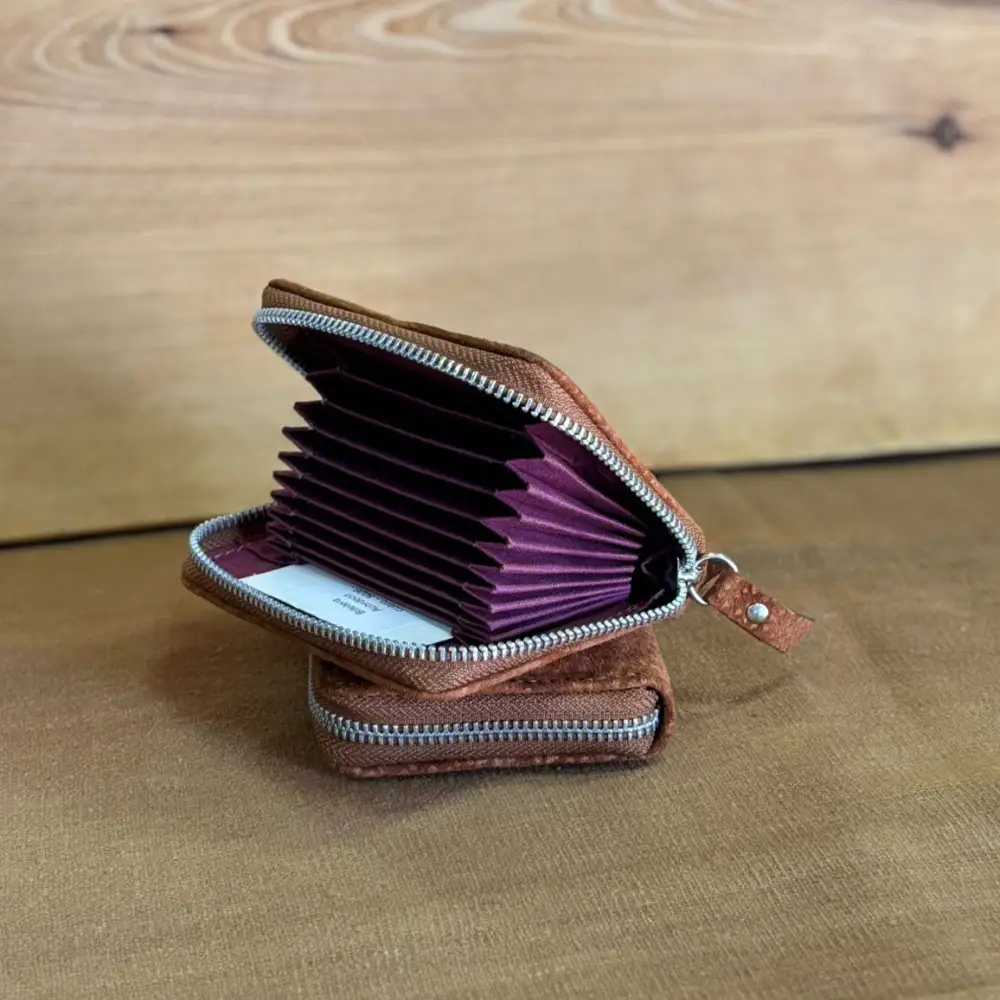 Billetera Acordeón de Cuero de Carpincho para Mujer - Imagen 3