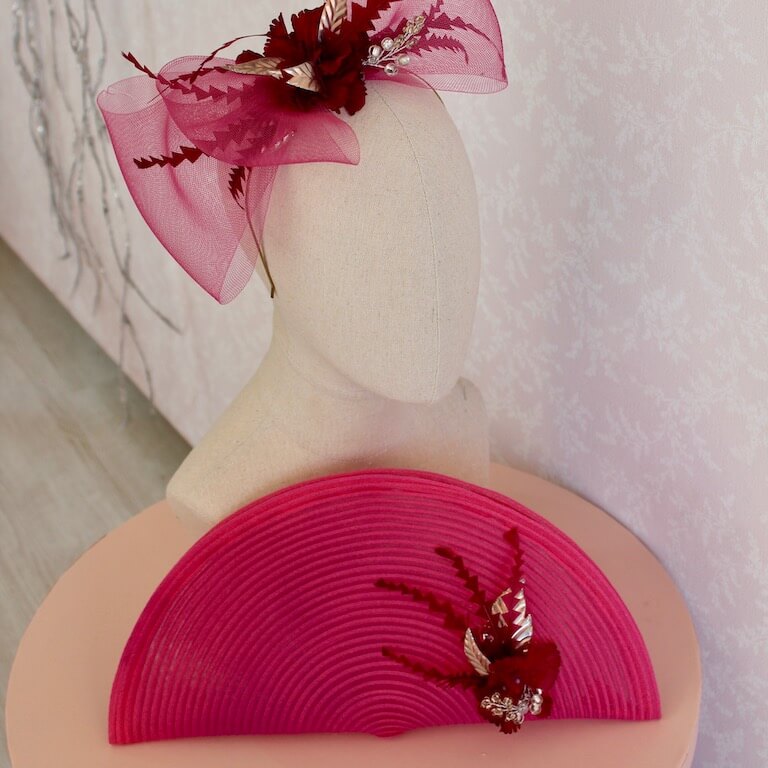 Bolso fucsia con plumas burdeos - Imagen 3