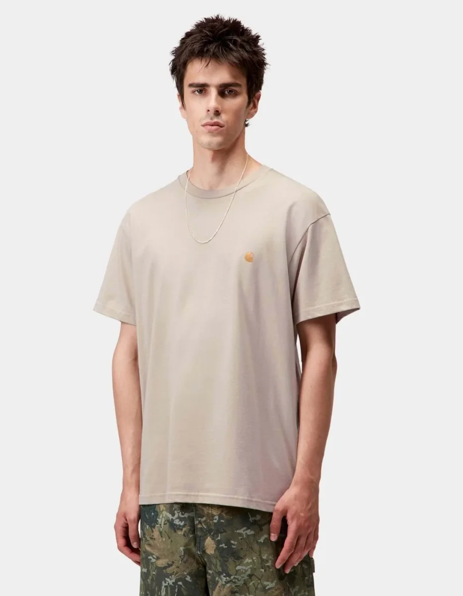 Camiseta CARHARTT WIP CHASE - Fleur De Sel / Gold - Imagen 2