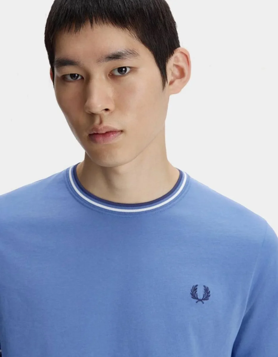 Camiseta FRED PERRY M1588 - Ace Blue/Snow White/Tennis Blue - Imagen 4