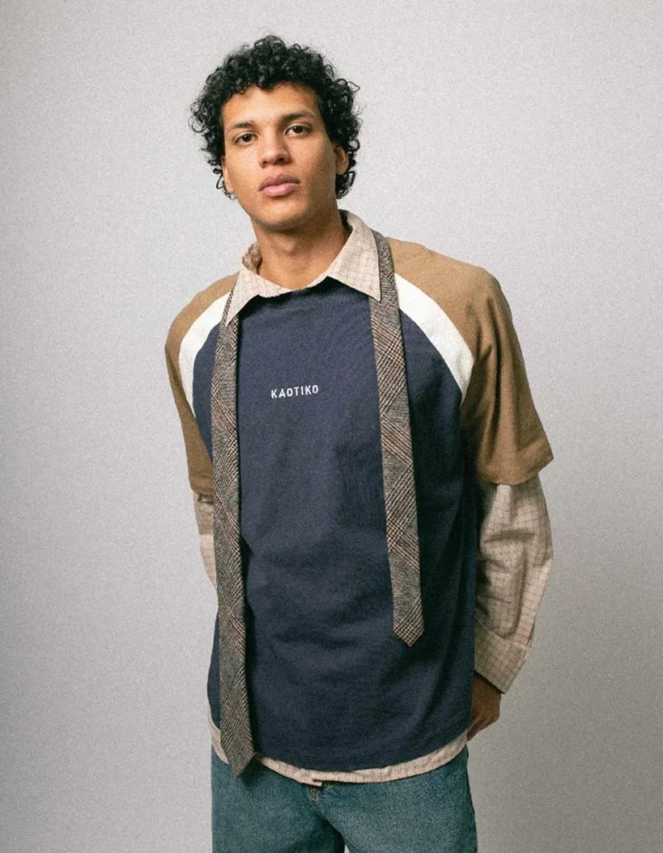 Camiseta KAOTIKO CROPPED LENNOX - Navy/Camel - Imagen 4