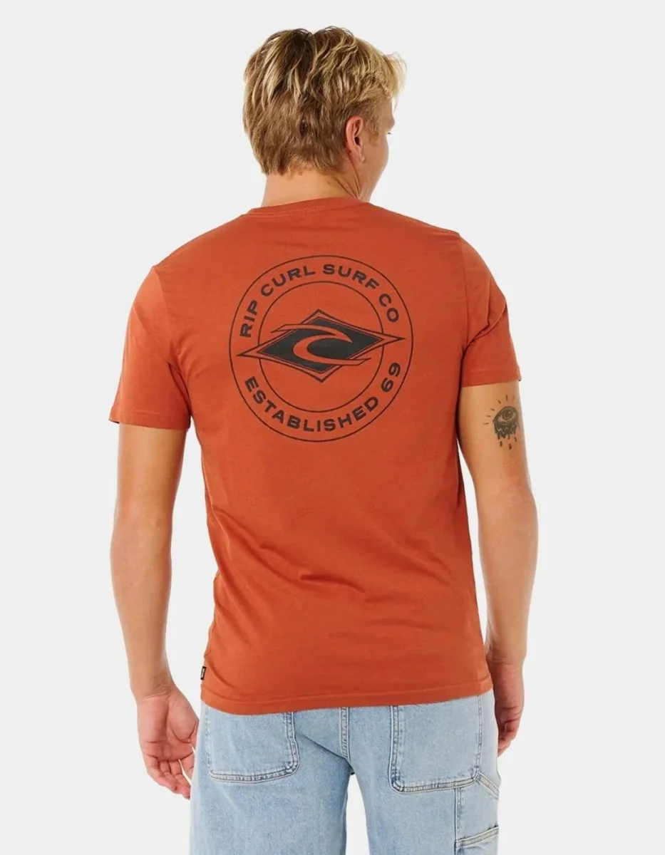 Camiseta RIP CURL STAPLE - Baked Clay - Imagen 3
