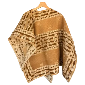 Chamanto de Lana en Tonos Beige con Motivos Tradicionales