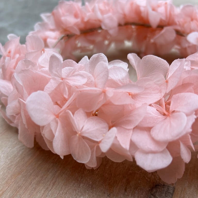 Corona de hortensia preservada rosa - Imagen 5