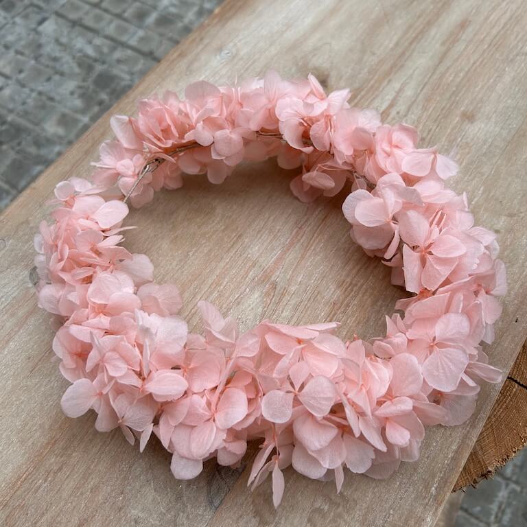 Corona de hortensia preservada rosa - Imagen 4
