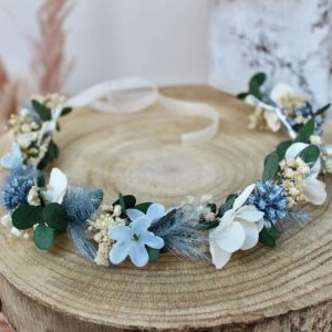 Diadema con flores azules