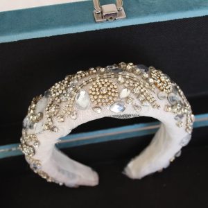 Diadema de novia blanca de pedrería