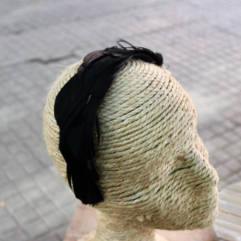 Diadema de plumas negras - Imagen 3