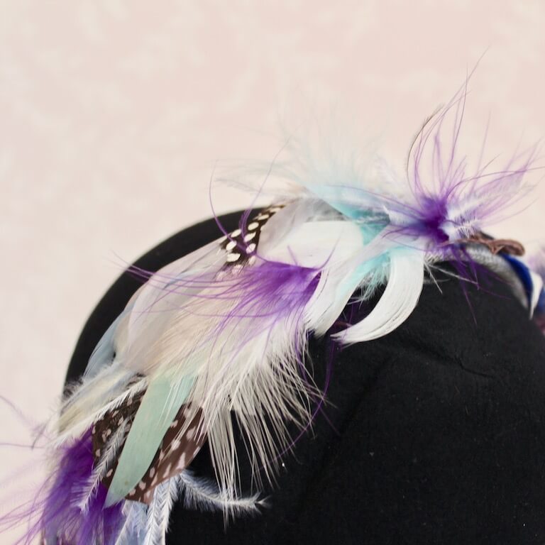 Diadema plana de plumas Egeo - Imagen 5