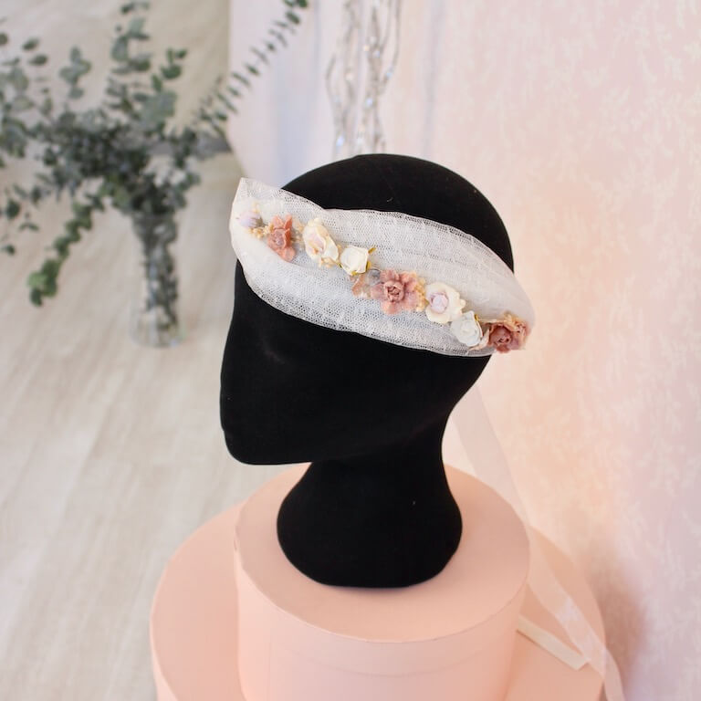 Banda turbante con flores para niña