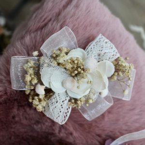 lazo de flores blancas