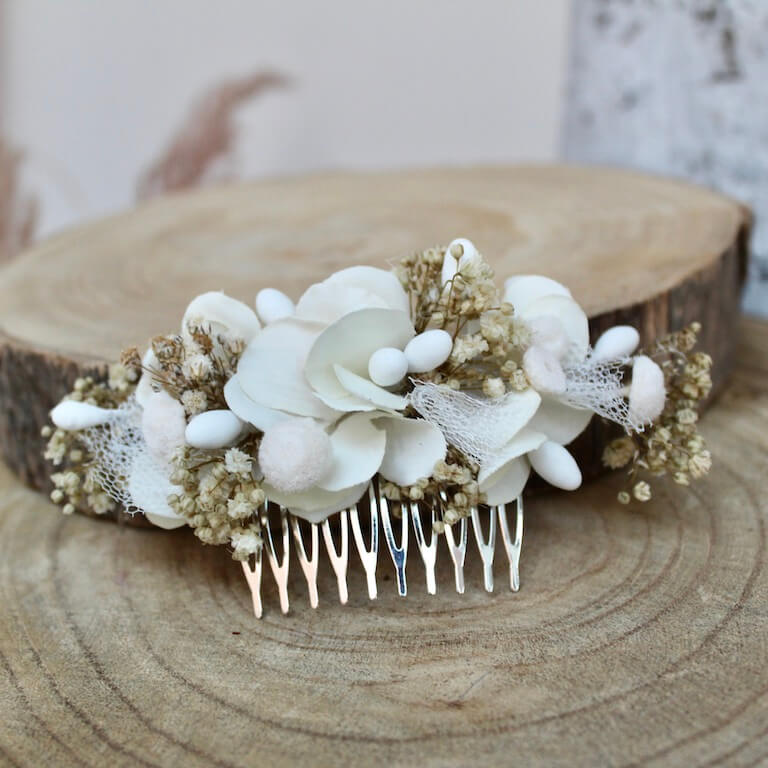 Peineta de flores crema