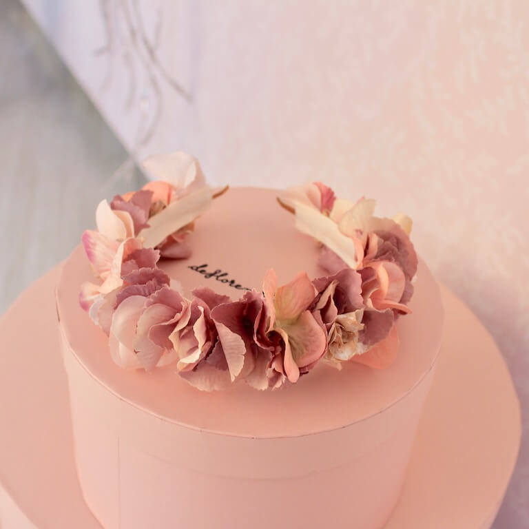 Diadema para niña de flores rosa - Imagen 3