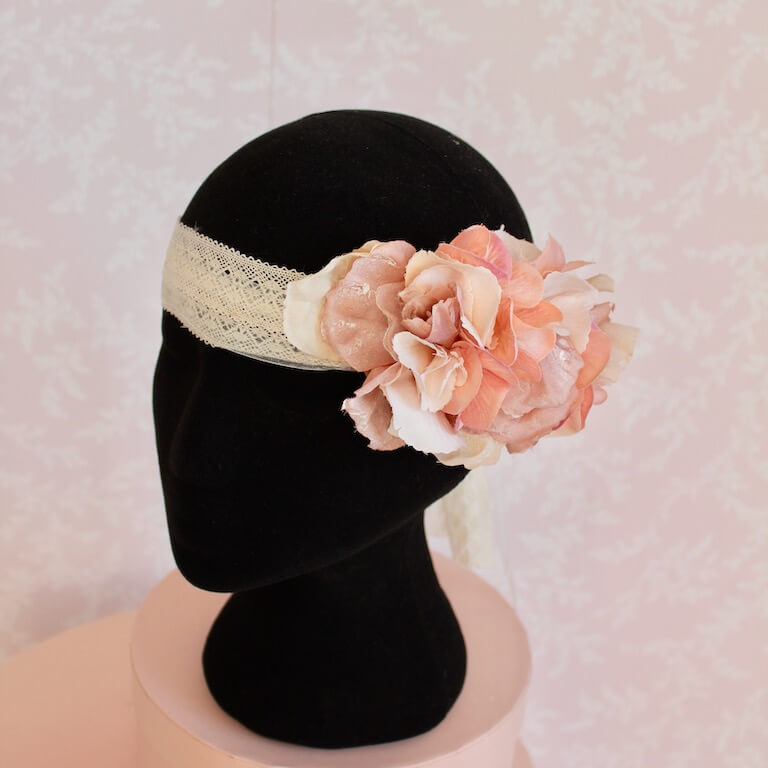 Tocado para niña de banda de flores - Imagen 2