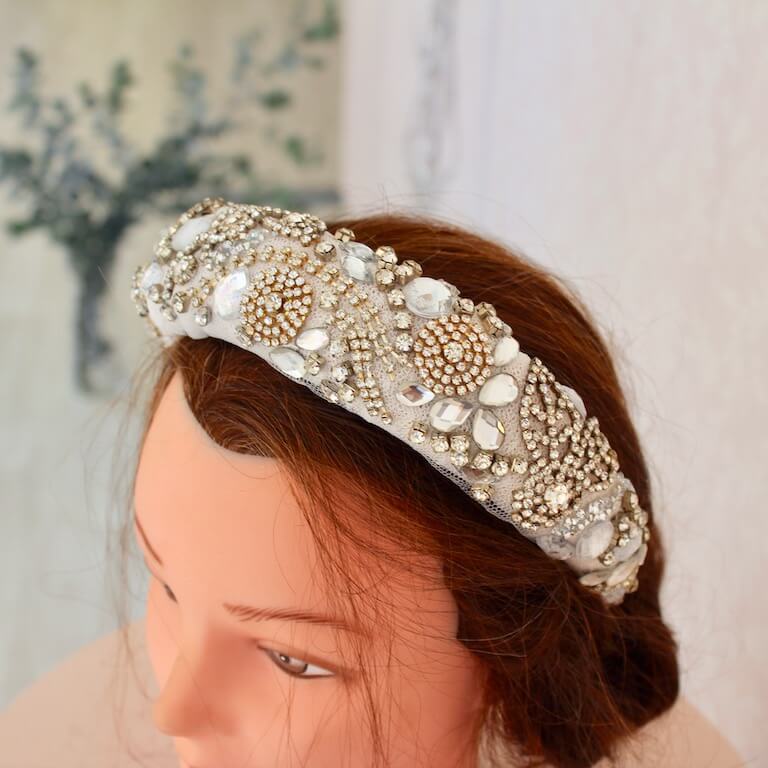 Diadema de novia blanca de pedrería - Imagen 5