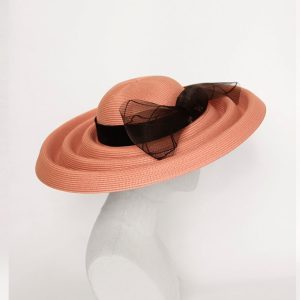 Pamela rosa de ondas con lazada