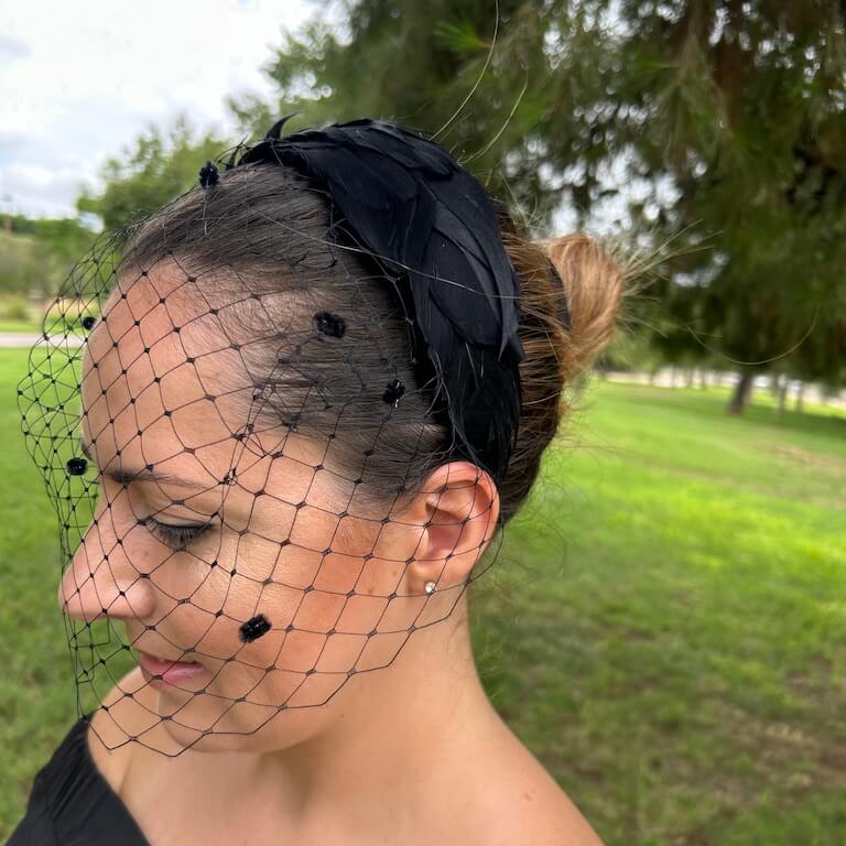 Diadema de plumas con redecilla - Imagen 4