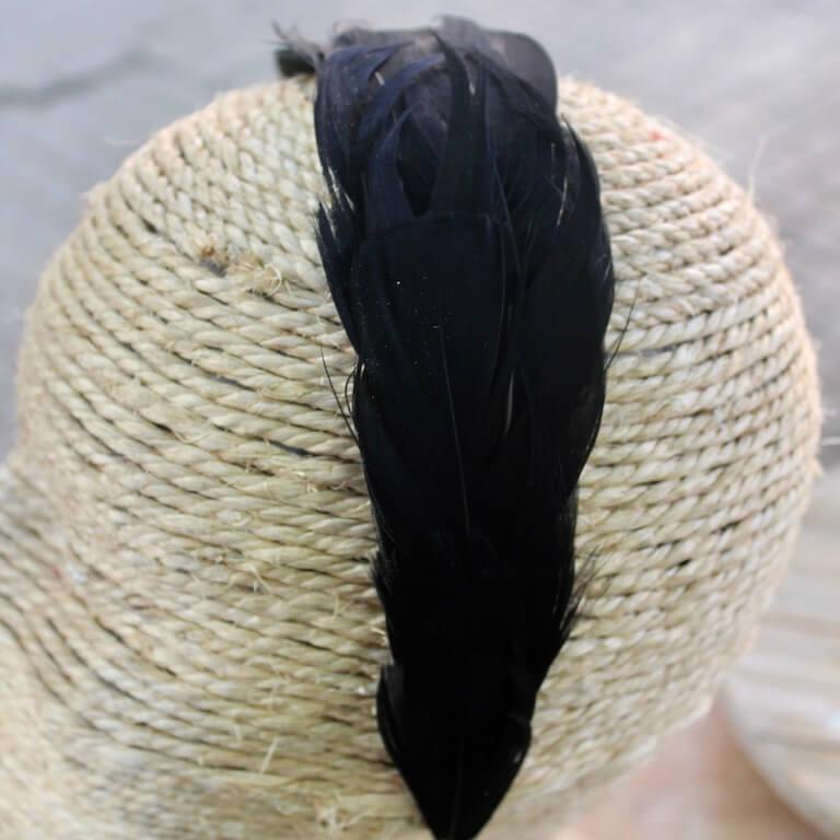 Diadema de plumas negras - Imagen 4