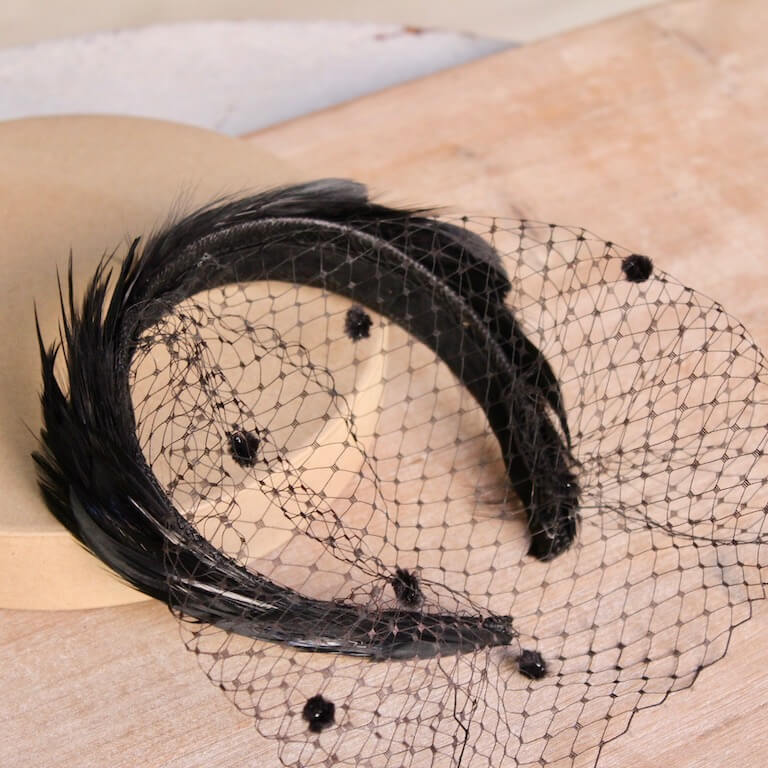 Diadema de plumas con redecilla - Imagen 7