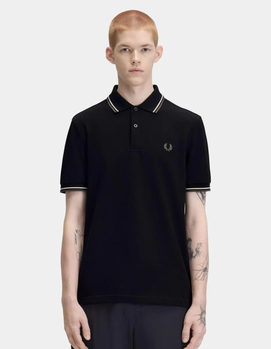 Polo FRED PERRY M3600 - Black/Ecru/Laurel Wreath Green - Imagen 2