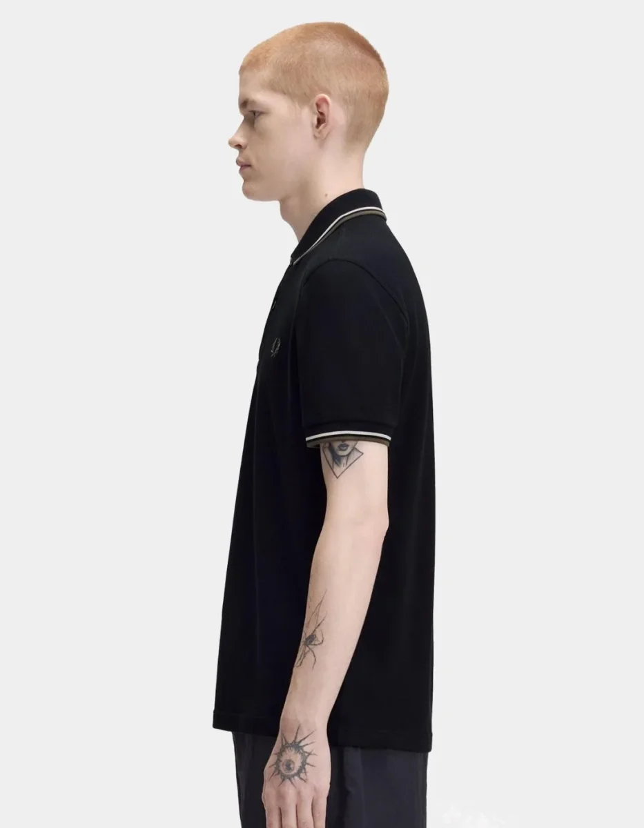 Polo FRED PERRY M3600 - Black/Ecru/Laurel Wreath Green - Imagen 3