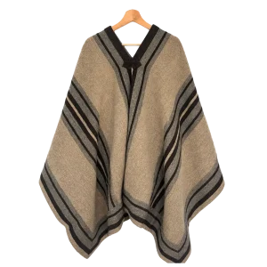 Poncho de Lana de Oveja Beige con Guíncha Tradicional