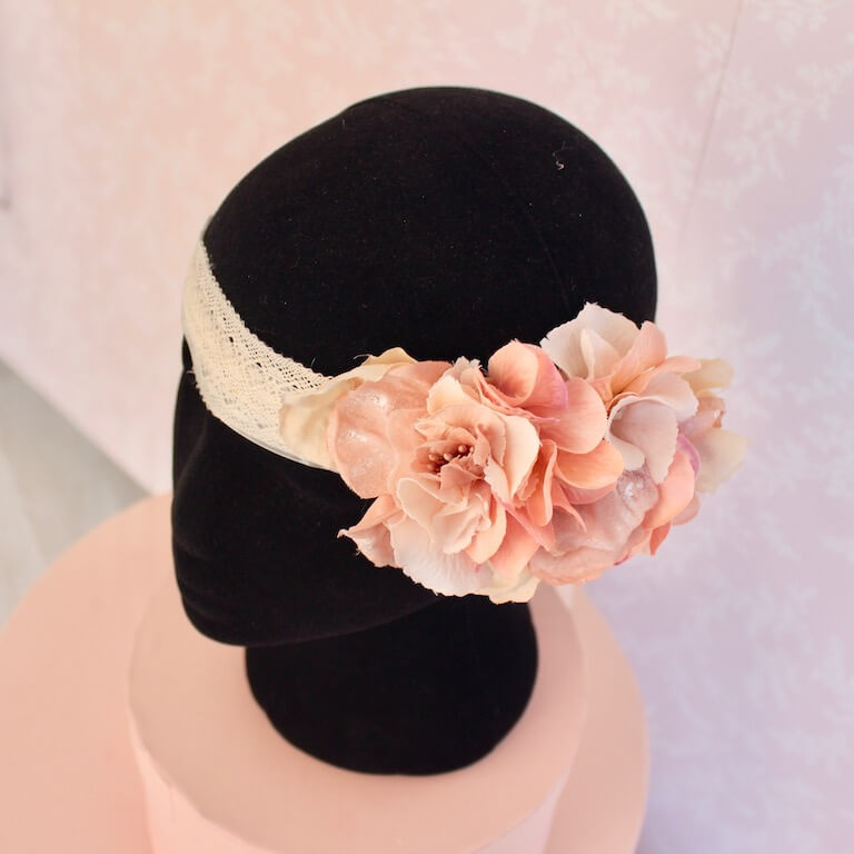 Tocado para niña de banda de flores - Imagen 4