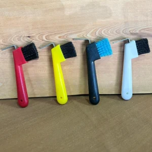 Ranillera limpia cascos con punta metálica y mango anatómico