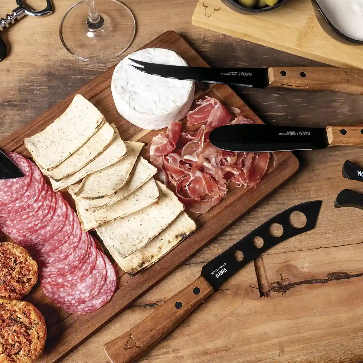 Set aperitivo con tabla y cuchillos - Imagen 3