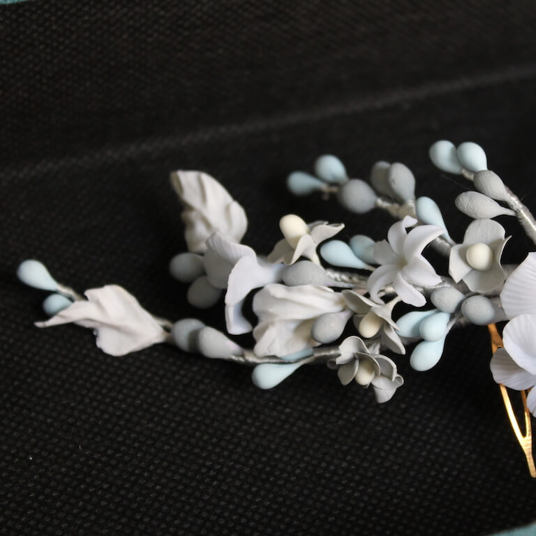 Tocado novia blanco y azul - Imagen 4