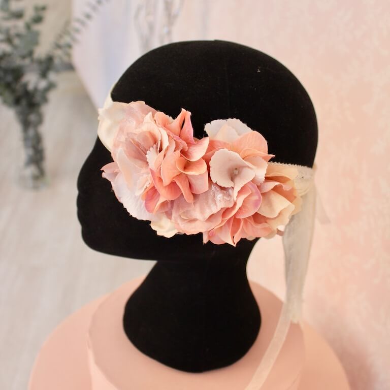 Tocado para niña de banda de flores - Imagen 3