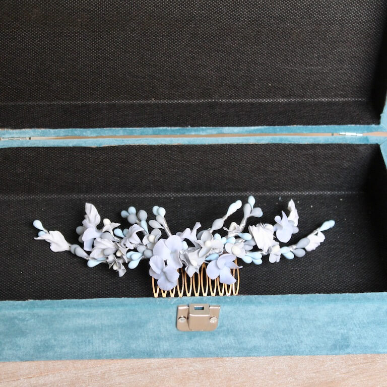 Tocado novia blanco y azul - Imagen 2